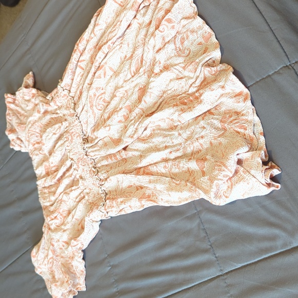 Adorable loose fitting top. Amazing condition. - Picture 2 of 4